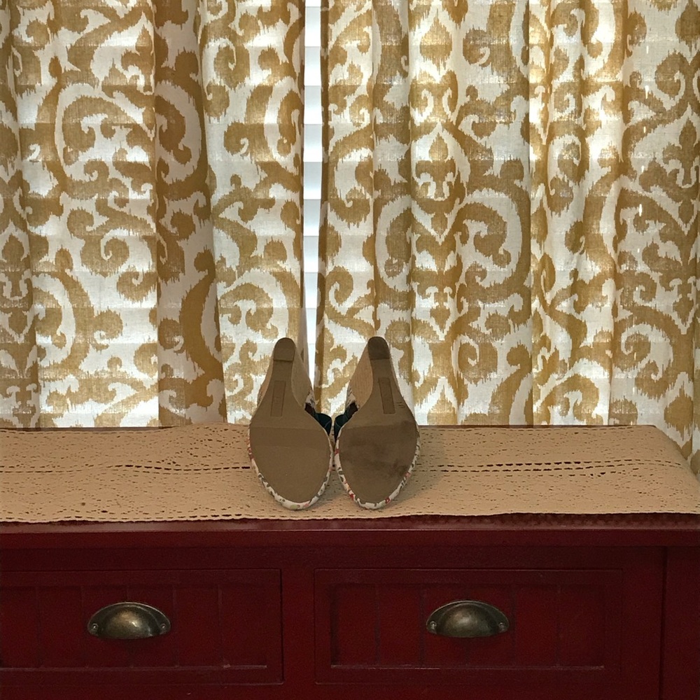 New Direction- Flower Wedges - Picture 3 of 3